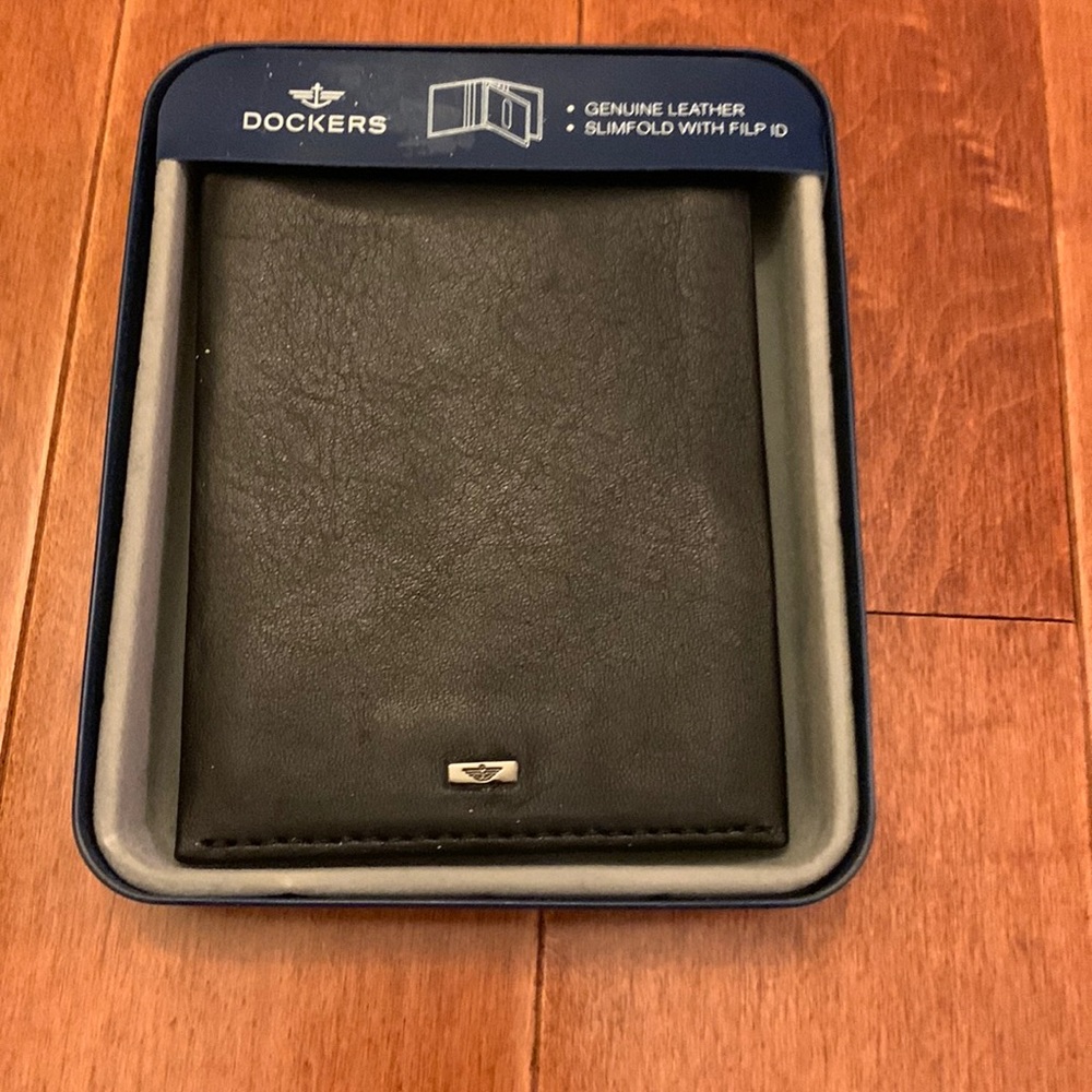 Dockers Black Leather Slimfold Wallet with Flip ID NWT‎ Gift Boxed
